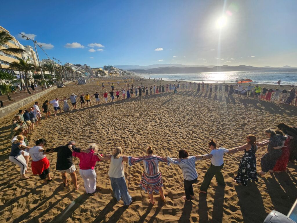 Experiencia de team building para empresas en la Playa de Las Canteras, Gran Canaria
